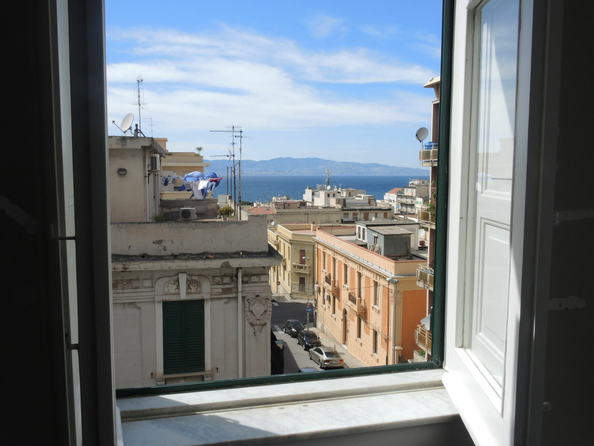 Frühstückspension Fuori Squadro - In Centro Con Terrazza Relax Vista Mare Reggio Calabria
